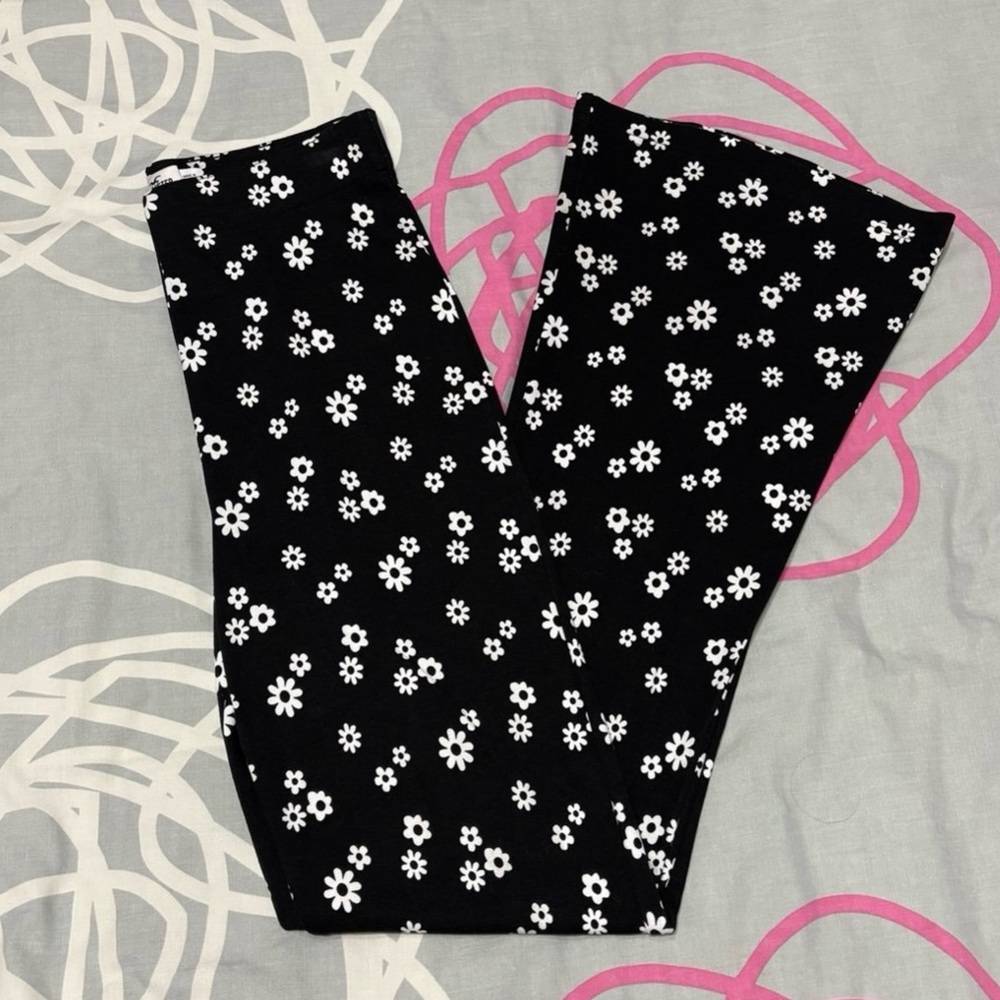 Hollister Ultra High-Rise Black Floral Flare Pants